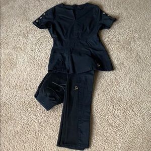 Jaanuu XS scrub set